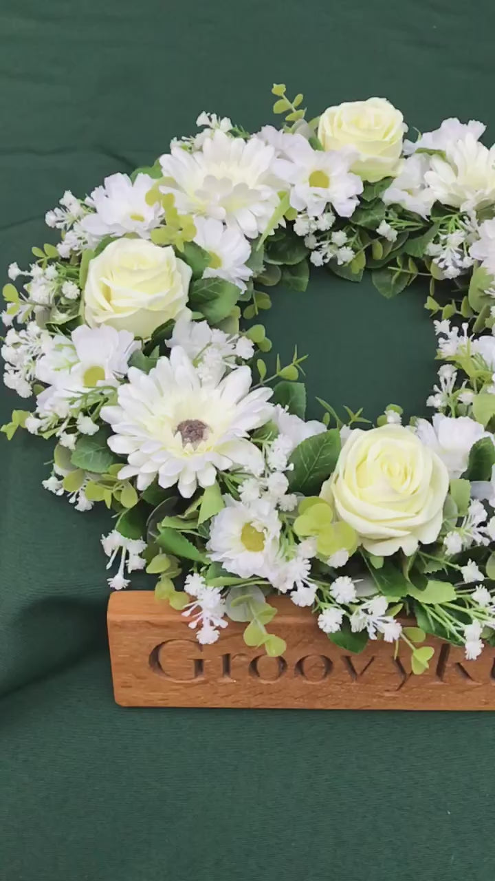 Load and play video in Gallery viewer, Daisy Fields Wreath
