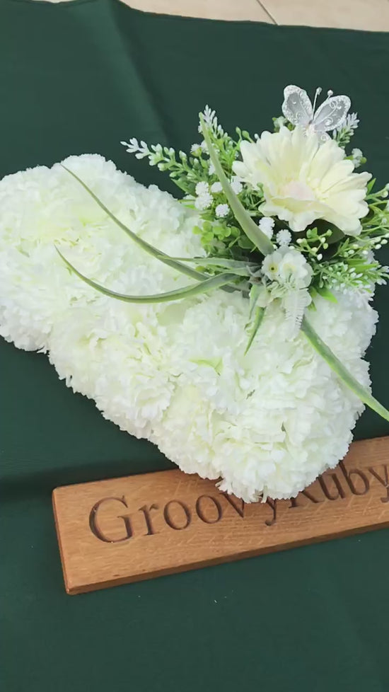 Load and play video in Gallery viewer, Country Cream Simplicity Heart Tribute
